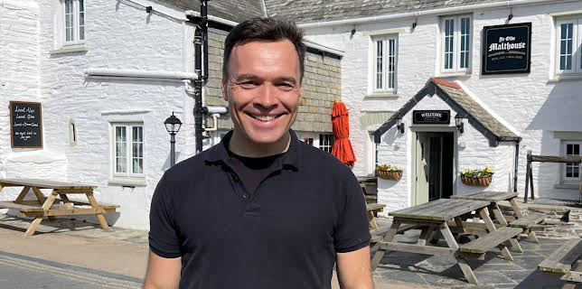 6:00 PM: Four in a Bed | 4 Seven | 12/21 2025