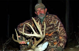The Hunting Public: November 15 - Private Land: Insane Buck Fight, 5 Yard Bow Kill