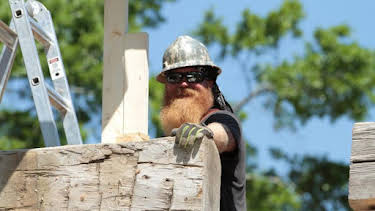 10:00 PM: Barnwood Builders (S7) | Discovery Channel | 8/16 2026
