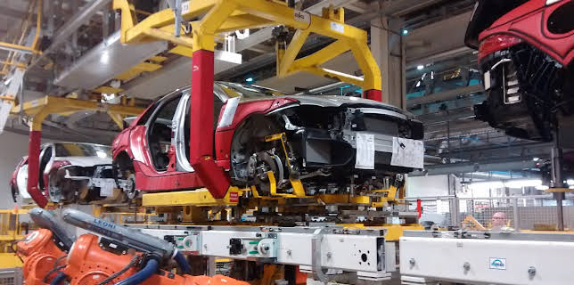 18:30: How It's Made: Dream Cars (S3 E9) (S3) | Discovery Science | 11/18 2025