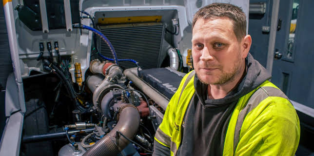 4:00 PM: Trucking Hell (S8 E14) (S8) | Paramount | 11/18 2025