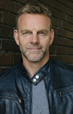 Richard Laing as Lionel Shrike