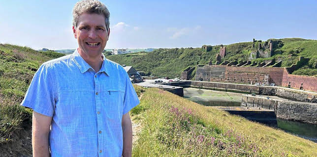 7:00 PM: Villages by the Sea (S4) | BBC Two | 11/14 2025