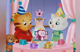 Daniel Tiger's Neighborhood en Español: Volume 1: Los Amigos Se Ayudan/Daniel Ayuda a Uo a Contar Una Historia