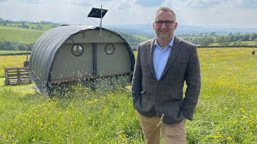 1:15 PM: Four in a Bed | Channel 4 | 1/2 2026