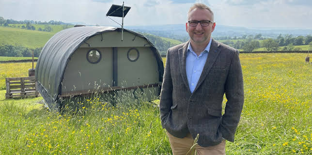 12:15 PM: Four in a Bed | Channel 4 | 1/2 2026