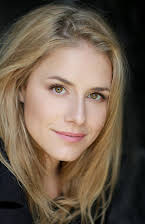 Alix Wilton Regan som 