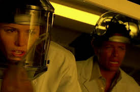 CSI: Crime Scene Investigation, Season 1: Crate 'N Burial