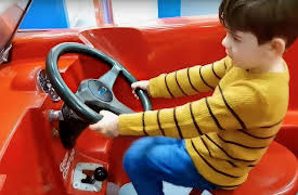 Alex TubeFun: Pretend Car Wash with Alex!