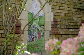 Outrageous Homes with Laurence Llewelyn Bowen: Episode 2