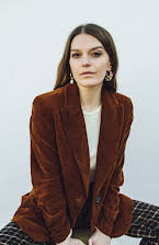 Ally Pankiw som Director