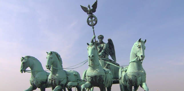 06:20: Momente der Geschichte - Die 2020er Jahre | ZDFinfo | 3/18 2026