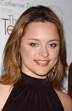 Zoë Tapper as 