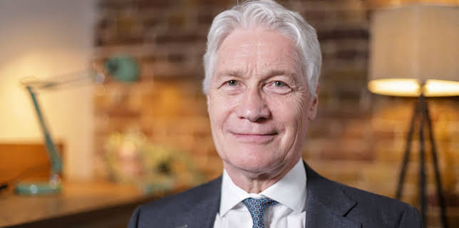 6:00 PM: Secrets of the Royal Palaces (S5 E3) (S5) | Channel 5 | 1/12 2026