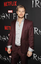 Finn Jones som 