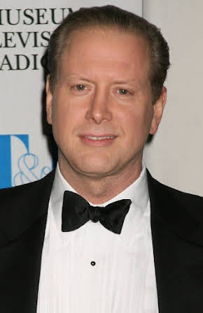 Darrell Hammond as Earl