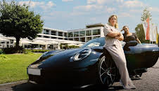 She makes money - Geld. Macht. Gerechtigkeit.