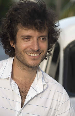 Bent-Jorgen Perlmutt as Director