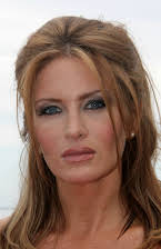 Carolina Gynning som Herself - Host