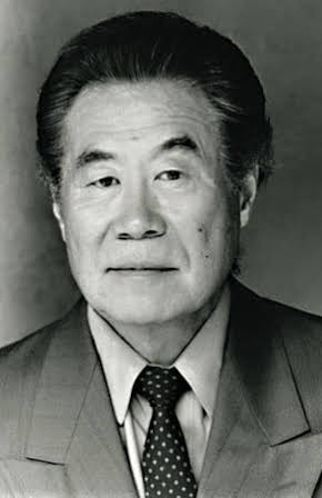 Sab Shimono as 