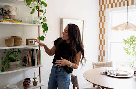 Mini Reni, Season 1: Indoor Whimsical Garden