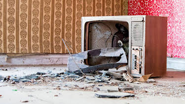 10:30 PM: When TV Goes Horribly Wrong (S12 E3) (S12) | Channel 5 | 6/20 2026