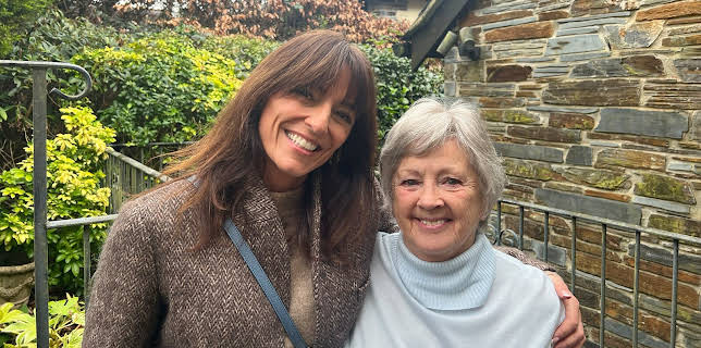 9:00 PM: Long Lost Family (S14 E1) (S14) | ITV | 12/22 2025