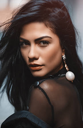 Demet Özdemir as 