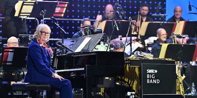 21:00: Helge Schneider und die SWR Big Band | 3SAT | 11/15 2025