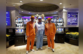 Hitched In Vegas: Kevin & Jennifer / Vernon & Sara