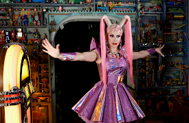 Drag In The Dark: Divina De Campo