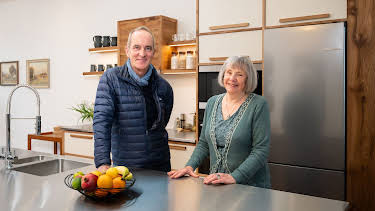 10:00 PM: Grand Designs | More 4 | 12/17 2025