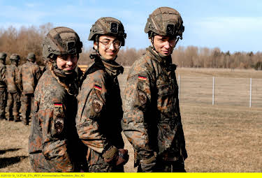 23:40: Y-Kollektiv: Wehrdienst reloaded - Schöne, neue Bundeswehr? | 3SAT | 10/22 2026