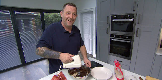 5:50 PM: Come Dine with Me | More 4 | 11/29 2025