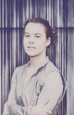 Camilla Kold Krohn Gade som Tjener