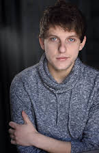 Chris Cavalier como Eugene