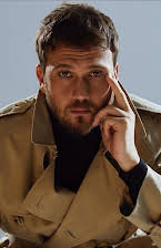 Aras Bulut İynemli como 