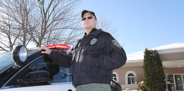 02:30: Min nabo er morder (S4 E7) (S4) | FEM | 11/3 2025