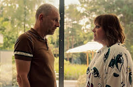 House of Glass, Season 1: The Disappearance