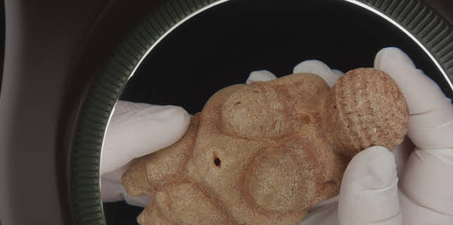 20:15: Rätselhafte Venus von Willendorf - Die Frau in der Steinzeit | ZDFinfo | 1/31 2026