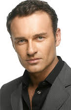 Julian McMahon som 