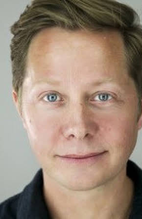 Peter Oldring as 