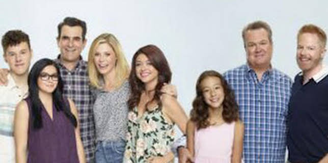 19:57: Modern Family (T10): Ep.8 Estos chicos de hoy en día... | Comedy Central | 12/18 2025