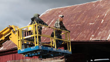 9:00 AM: Barnwood Builders (S5) | Discovery Channel | 7/23 2026