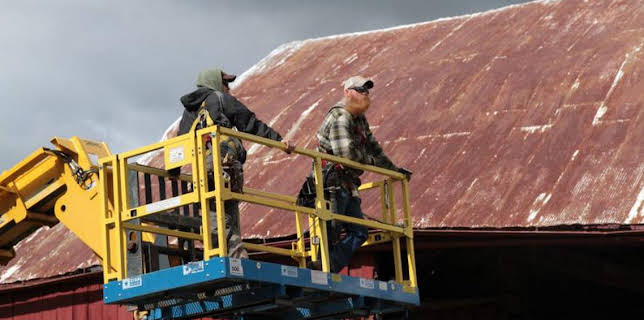 9:00 PM: Barnwood Builders (S5) | Discovery Channel | 3/22 2026