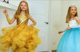 Super Polina Play: Magic Princess Dress-Up With Polina!