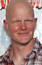 Derek Mears som 