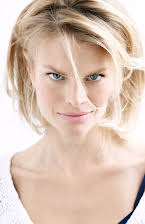 Erin Chenoweth som Cynthia