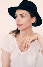 Pernille Andersen som Rikke