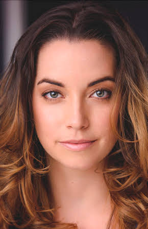 Jennifer Pudavick as Serena 
  
  
  (as Jenny Pudavick)
